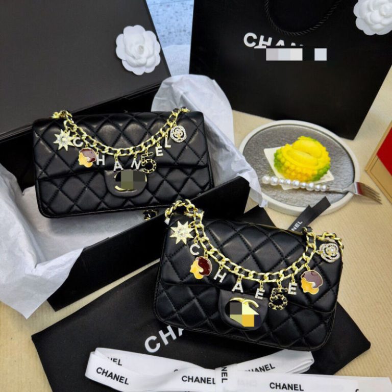 AAAA Replica Chanel Classic Fashion Metal Charm Shoulder Bag