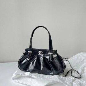 AAAA Replica Chanel Fashion Large Capacity Pleated Cloud Bag