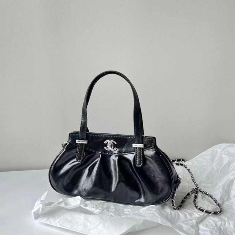AAAA Replica Chanel Fashion Large Capacity Pleated Cloud Bag