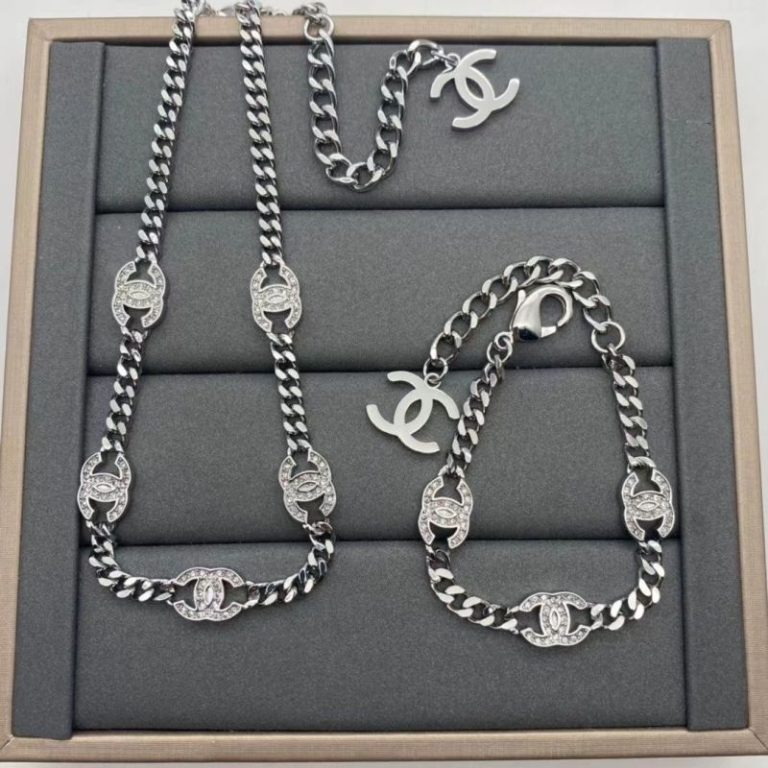 AAAA Replica Chanel Fashion Rhinestone Alphabet Necklace