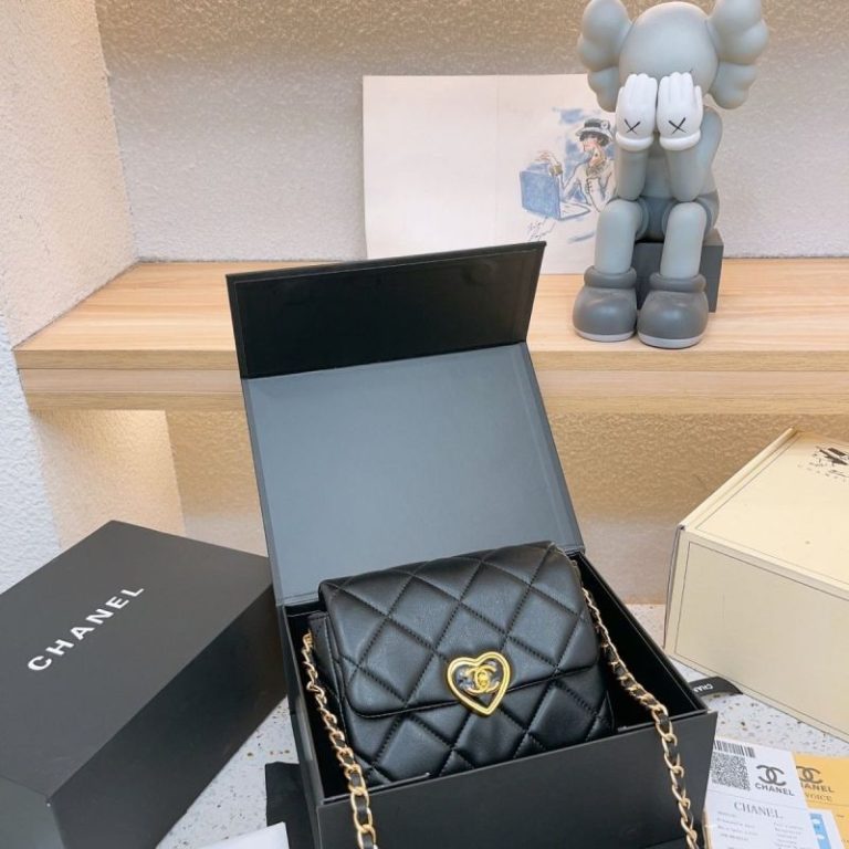 AAAA Replica Chanel Heart Lock Square Shoulder Bag