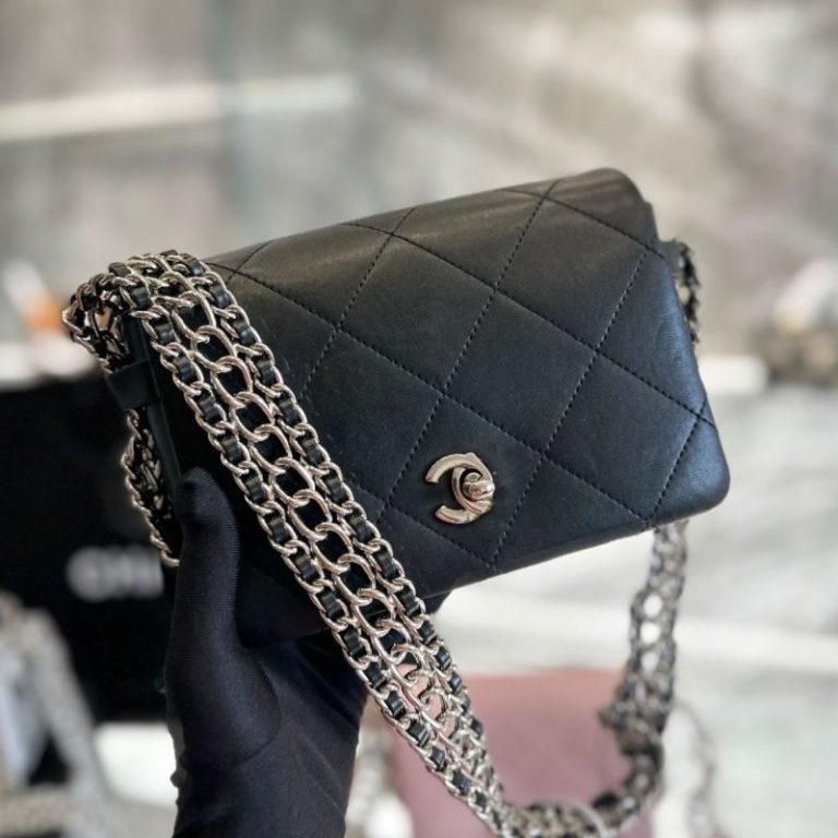 AAAA Replica Chanel Layered Chain Underarm Bag