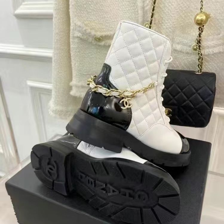 AAAA Replica Chanel Leather Flat Detachable Chain Rhombus Chunky Heel Boots