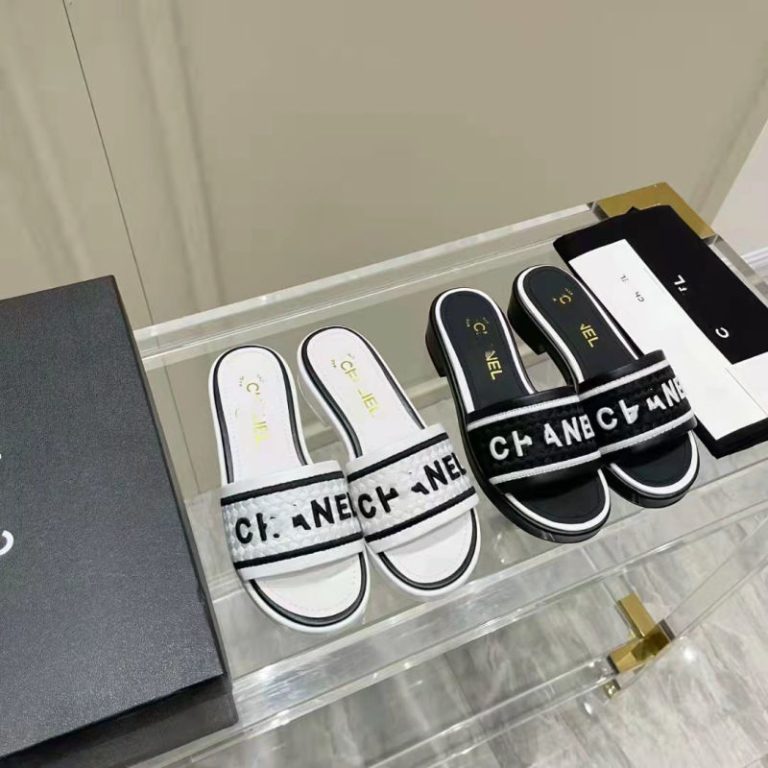 AAAA Replica Chanel Women Fashion Simple Double C Slippers