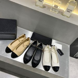 AAAA Replica Chanel Women Shallow Mouth Round Head Chain Color Matching Flat Shoes