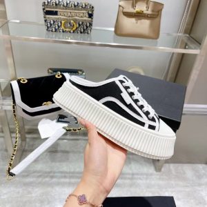 AAAA Replica Chanel Women Thick-Soled Biscuit Half Drag Canvas shoe