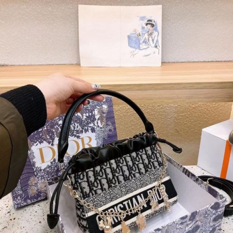 AAAA Replica Dior Fashion Chain Charm Shoulder Bag