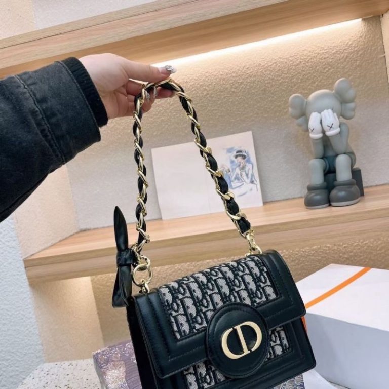 AAAA Replica Dior Fashion Chunky Chain Shoulder Bag
