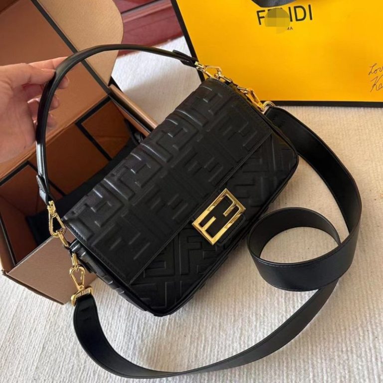 AAAA Replica Fendi Fashion Solid Color Embossed Letter Shoulder Bag