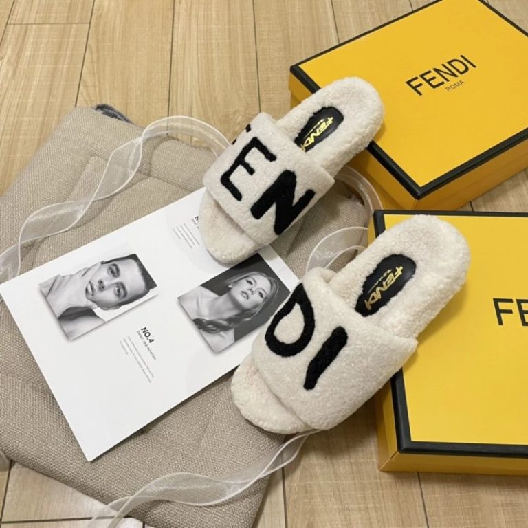 AAAA Replica Fendi Lettering Embroidered Plush Slippers