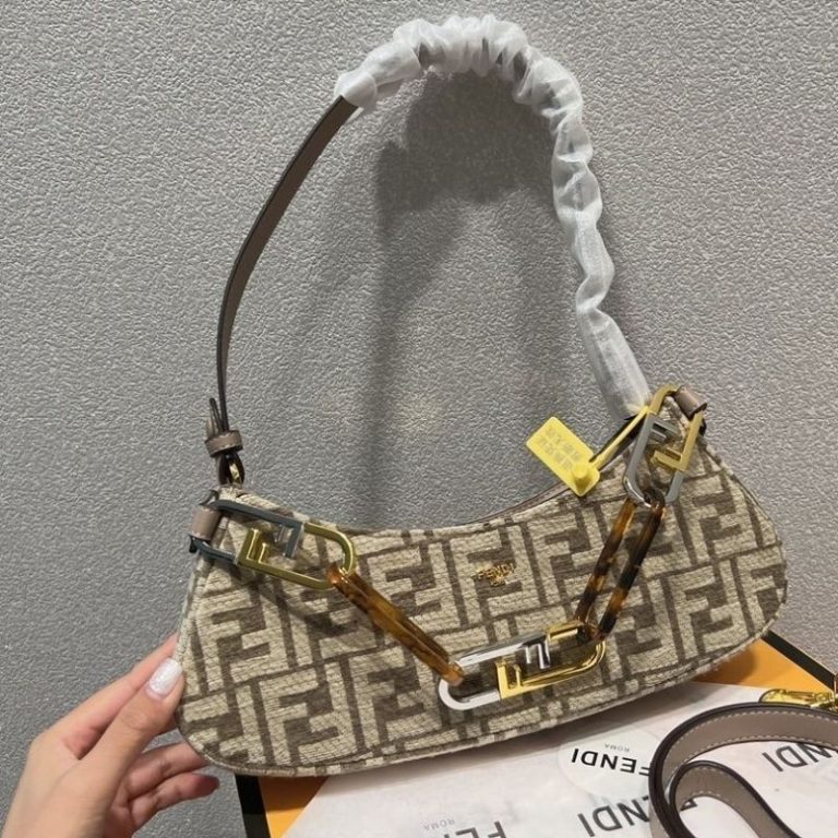 AAAA Replica Fendi Vintage Large Capacity Underarm Bag