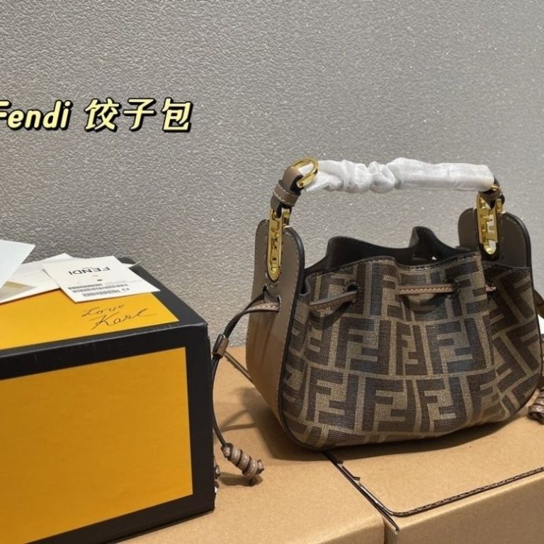 AAAA Replica Fendi Vintage Pleated Shoulder Bag