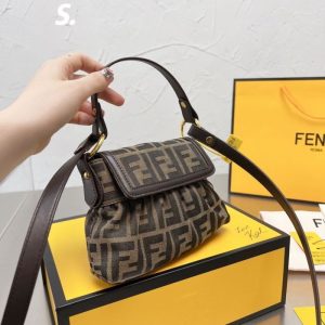 AAAA Replica Fendi Vintage Pleated Shoulder Bag
