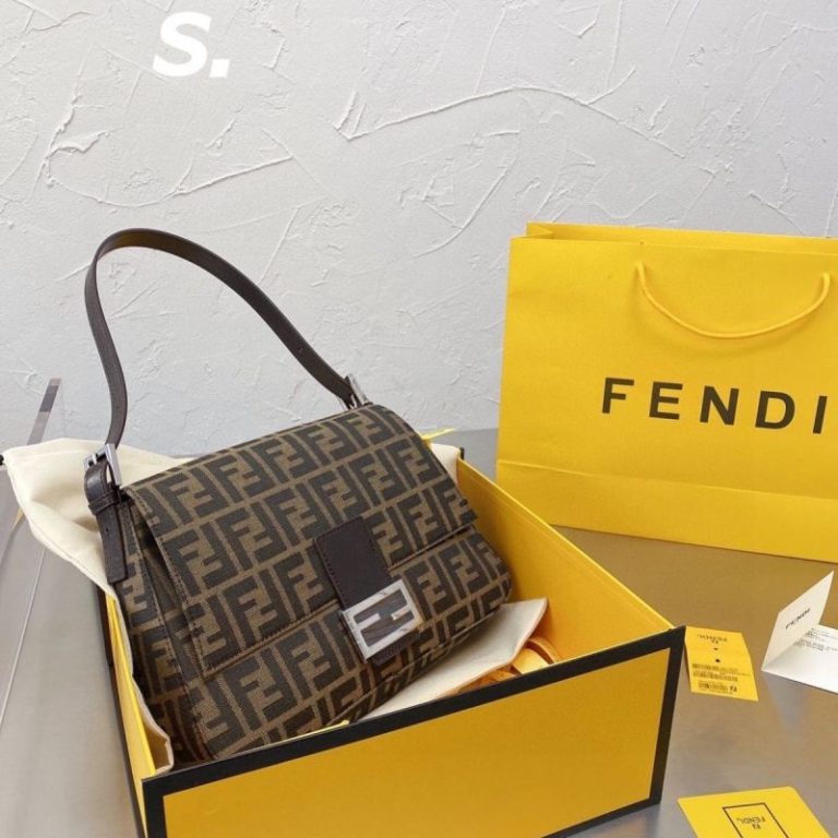 AAAA Replica Fendi Vintage Underarm Bag