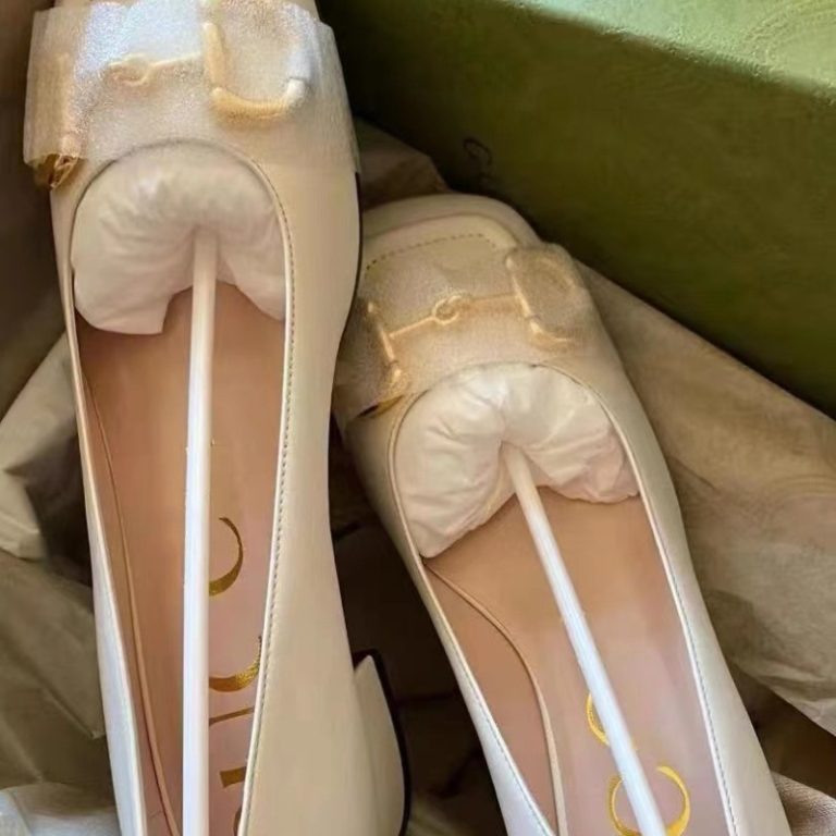 AAAA Replica Gucci Metal Shoe Buckle Square Toe Leather Pumps