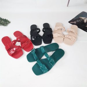 AAAA Replica Gucci Women Chain Flat Bottom Beach Jelly Slippers