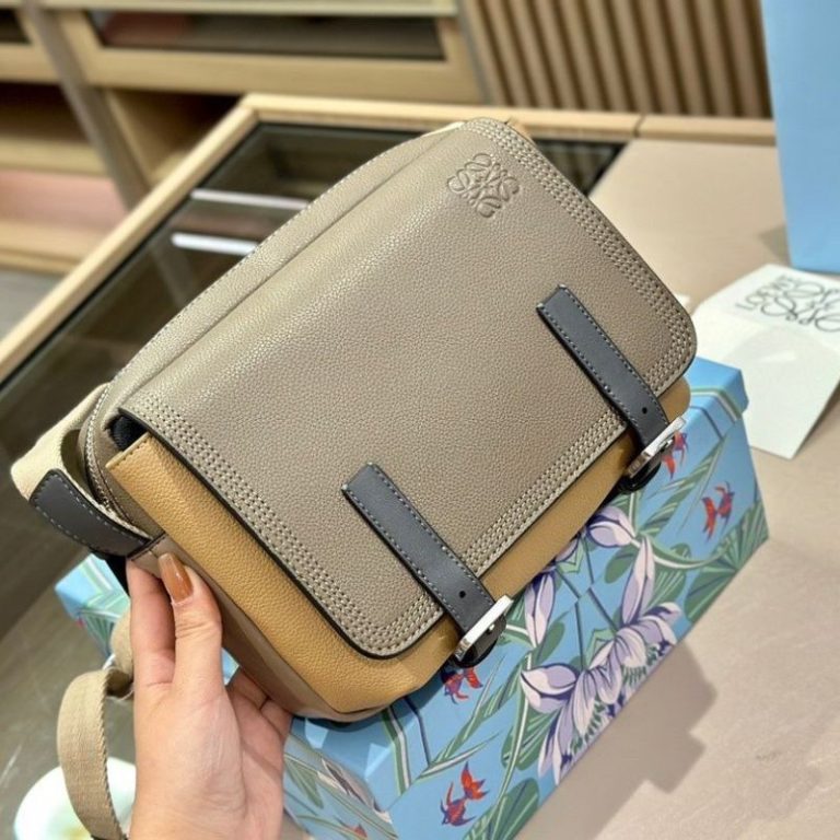 AAAA Replica Loewe Fashion Contrast Color Large Capacity Shoulder Bag