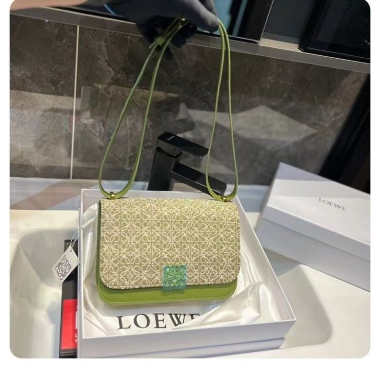 AAAA Replica Loewe Fashion Flap Shoulder Bag