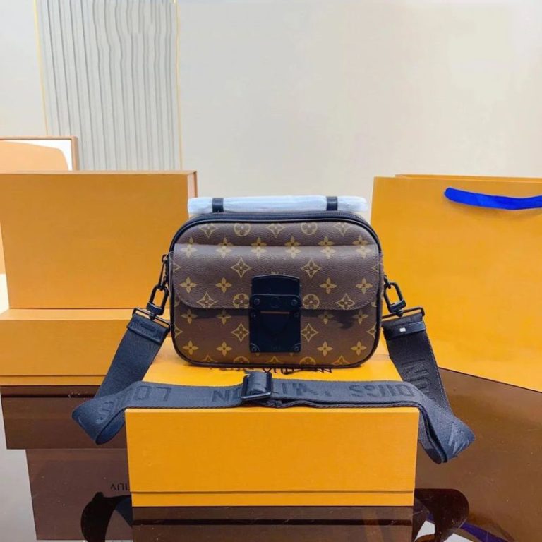 AAAA Replica Louis Vuitton Fashion Classic Messenger Bag