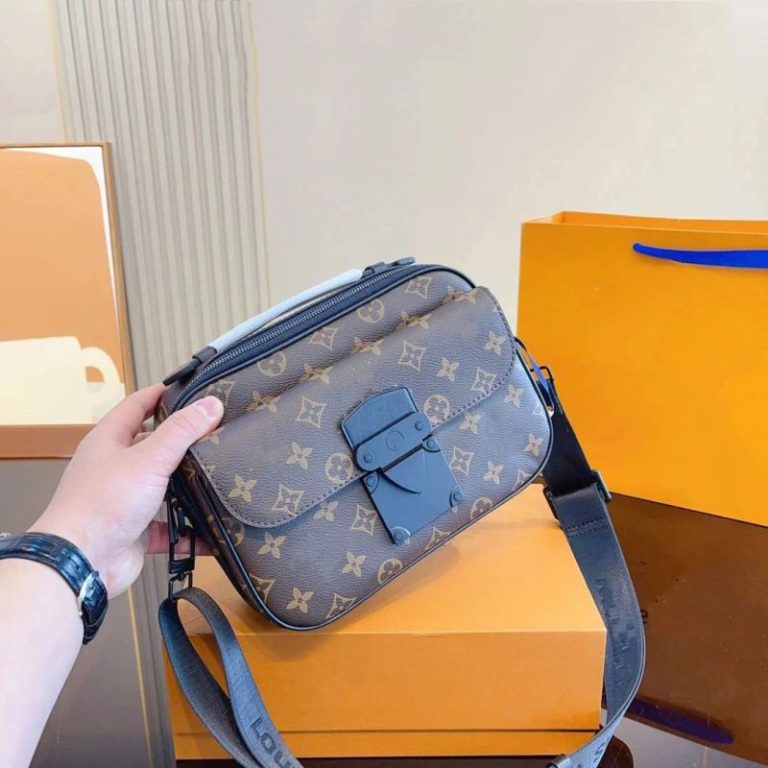 AAAA Replica Louis Vuitton Fashion Classic Messenger Bag