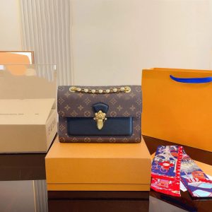 AAAA Replica Louis Vuitton Fashion Contrast Color Stitching Diagonal Chain Bag