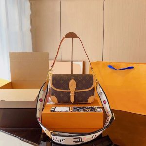 AAAA Replica Louis Vuitton Fashion Wide Shoulder Strap Underarm Bag