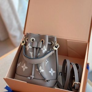 AAAA Replica Louis Vuitton Large-Capacity Cowhide Bucket Bag