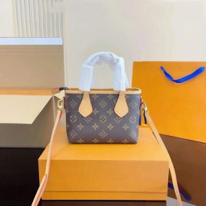 AAAA Replica Louis Vuitton Large Capacity Fashion Handbag
