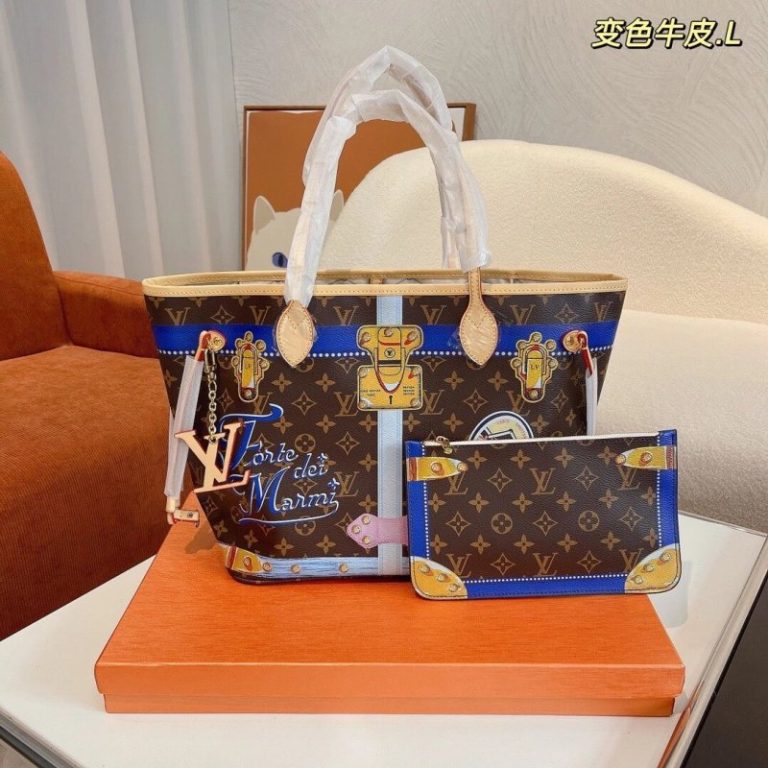 AAAA Replica Louis Vuitton Large Capacity Tote Bag
