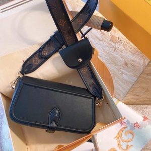 AAAA Replica Louis Vuitton Vintage Leather Messenger Bag