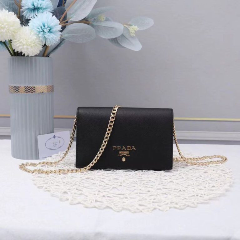 AAAA Replica Prada Leather Shoulder Chain Bag