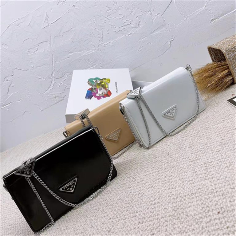 AAAA Replica Prada Small Square Solid Color Medieval Chain Bag