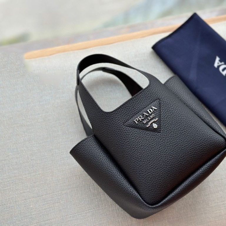 AAAA Replica Prada Trendy Pebble Tote Bag