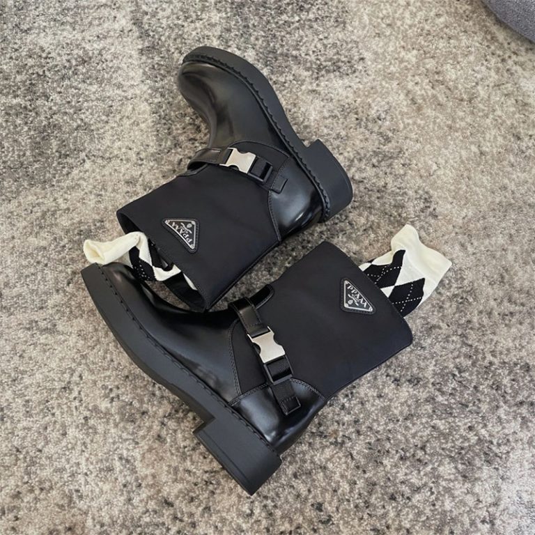 AAAA Replica Prada Women Retro Thick-Soled Round Head Black Mid Boots