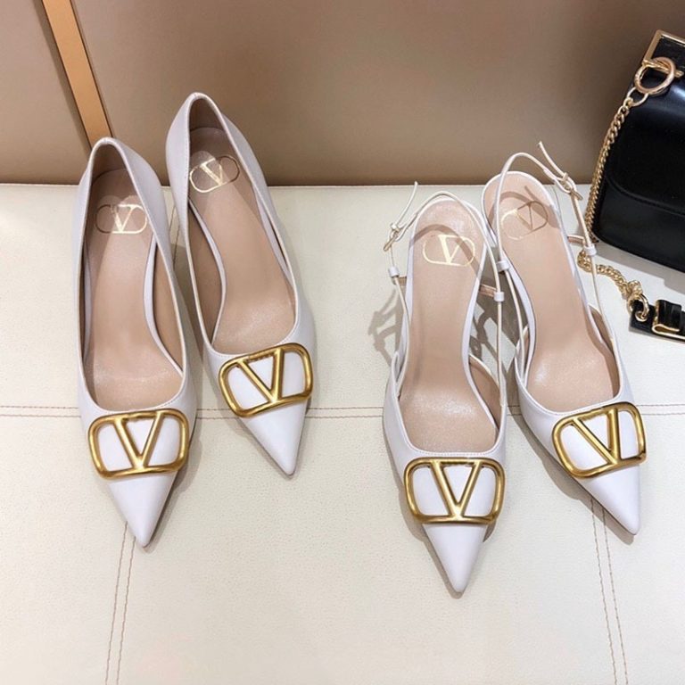 AAAA Replica Valentino Metal Buckle Pointed Toe Elegant Pumps Shoes