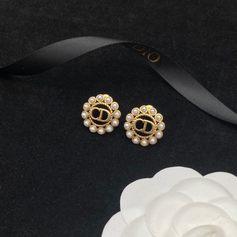 Fashion Letter Hollow Imitation Pearl Stud Earrings